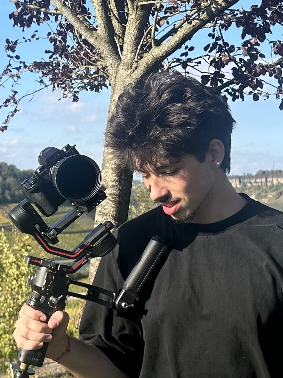 Hris mit Kamera und Gimbal beim Dreh